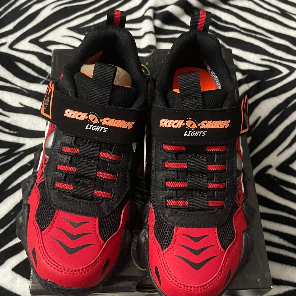 NWT Skechers Skechosaurus Light-Up Sneakers - Picture 3 of 7